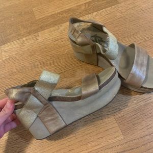 OTBT like new wedges bronze and gold